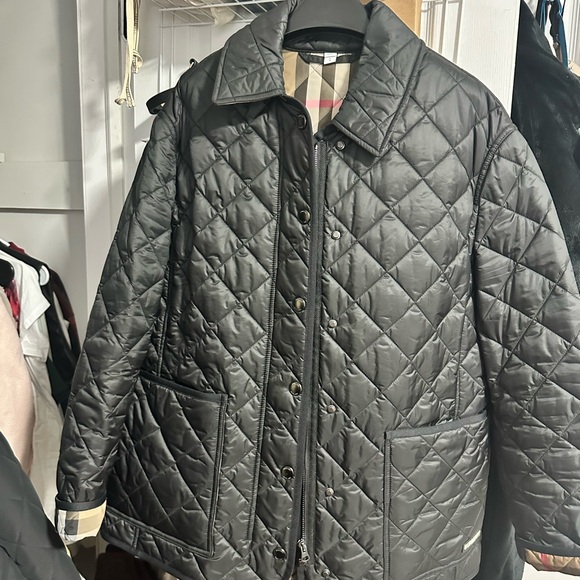 Burberry Black Quilted Puffer Jacket with Signature Check Lining - Picture 4 of 10